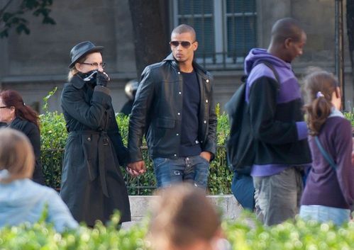 20120712-pictures-madonna-out-and-about-paris-notre-dame-12