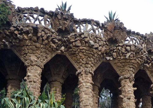 Parc Guell colonnes de pierres