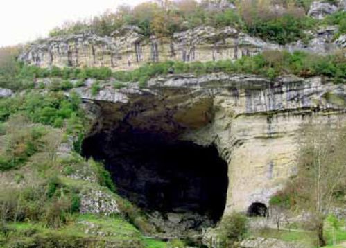 porche-de-la-grotte-du-Mas-d-Azil.jpg
