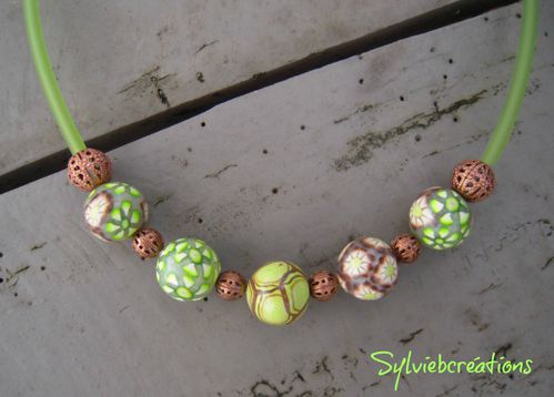 collier-boules-vert-marron.jpg