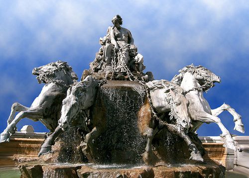 800px-Bartholdi Fontaine des Terreaux Lyon fondnuages