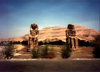 Résultat de recherche d'images pour "egypte les colosses de memnon"