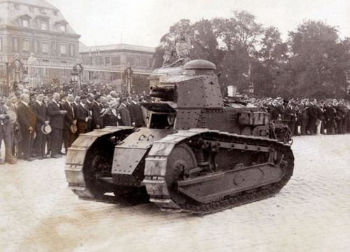 Car-Renault-FT17-1914.JPG