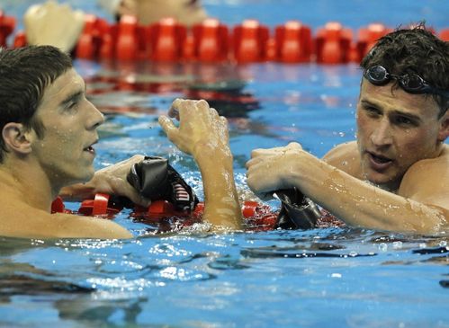 ryan-lochte-a-droite-et-michael-phelps-1er-et-2e-du-200-m-c.jpg