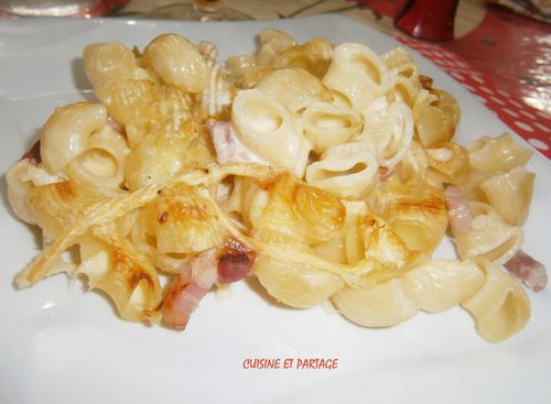 TARTIFLETTE-AUX-PATES-ASSIETTE.jpg