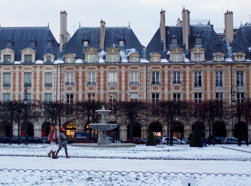 Place des Vosges sous la neige Place des Vosges sous la neige