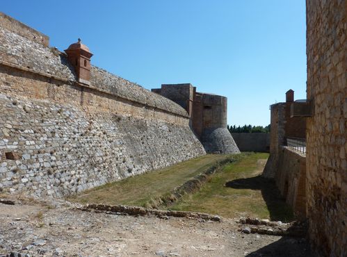 Salses-vue-sur-les-fosses.JPG