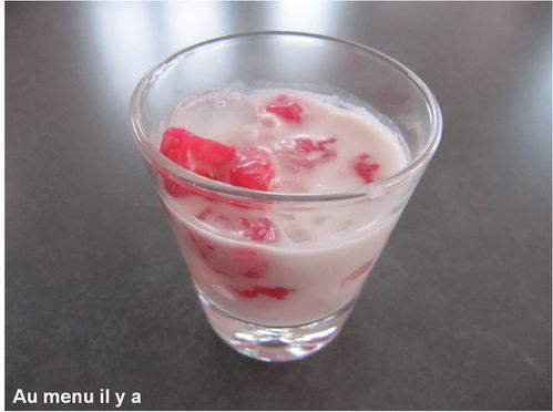 dessert-thailandais-au-lait-de-coco--chataignes-d-eau-et-f.jpg