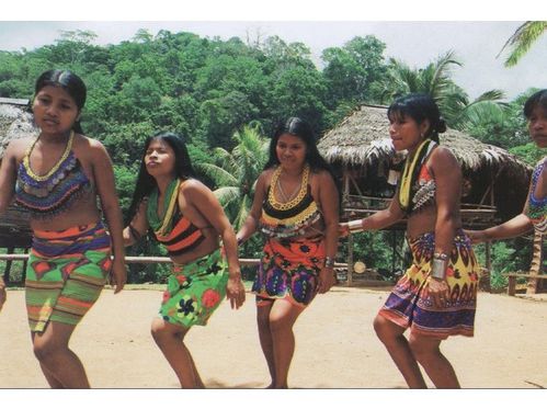 4178907-Embera_dancing_Panama_City.jpg