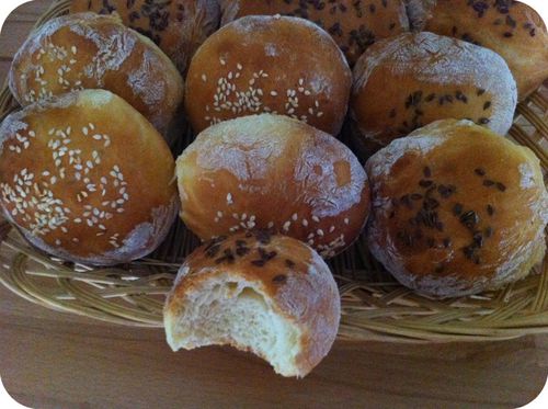 Petits-pains-moelleux-sesame-et-graines-de-lin.jpg