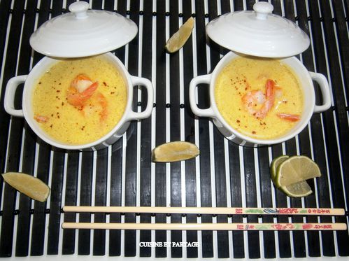 SOUPE-DE-LAIT-DE-COCO-AUX-CREVETTES.jpg