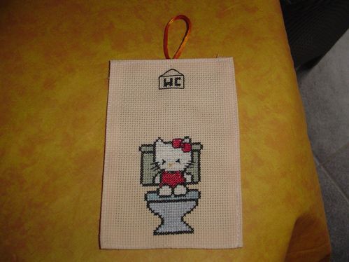 hello-kitty-wc-brode-par-nik.jpg