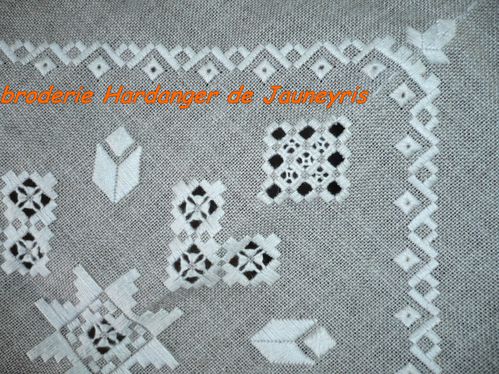 nappe en lin détails motif central broderie Hardanger