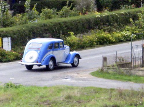 Vieilles voitures 8351
