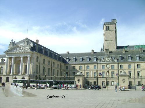 Palais-des-ducs-et-des-Etats-de-Bourgogne--Hotel-de-ville-.JPG