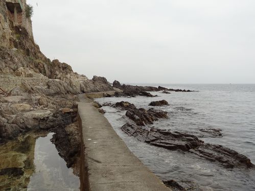 sur-le-sentier-vers-le-point-d-ouae-copie-1.JPG