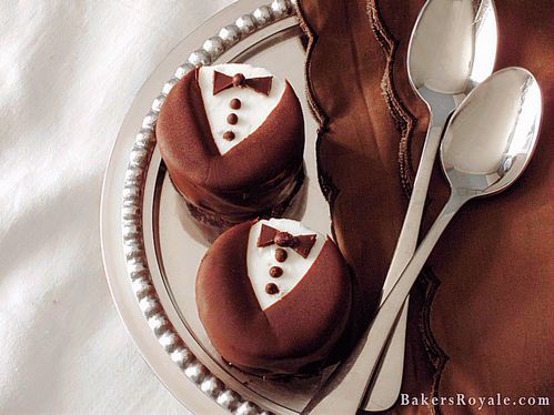 Mini-White-Chocolate-Tuxedo-Cheesecake BakersRoyale FGWM