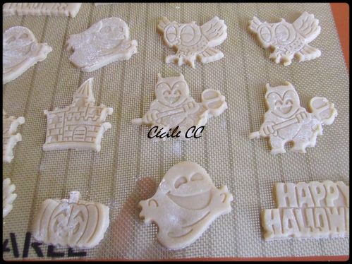 halloween-biscuits-1.jpg