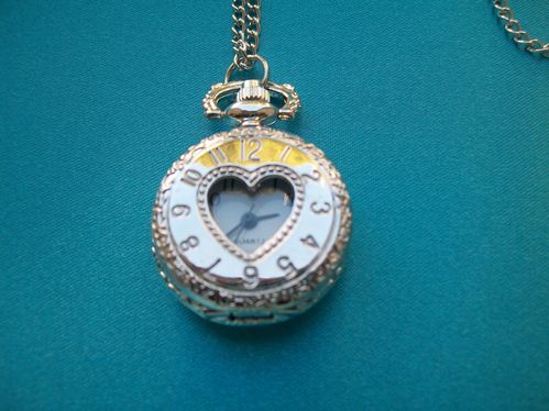 montre-sautoir-coeur--5-.JPG