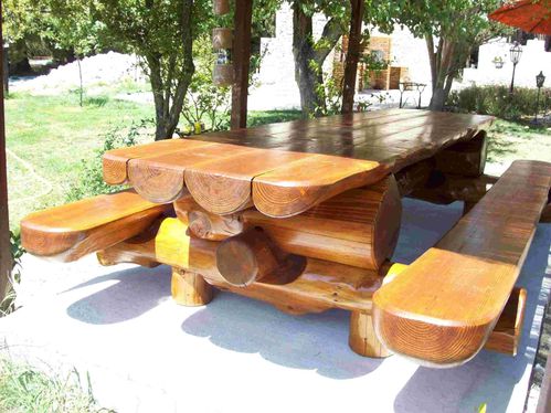 table de jardin en rondins