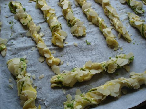 Gressins feuilletés au pesto de fanes de radis