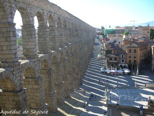 Aqueduc-de-SegovieDSCN1168-border.jpg