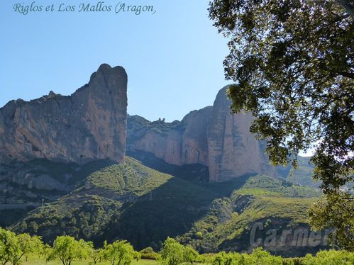 Los-Mallos-de-Riglos-border.jpg