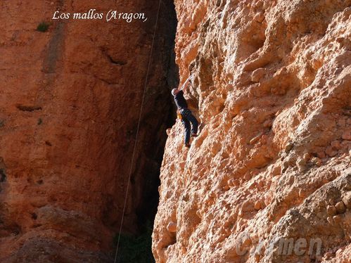 P1060674-borderLos-Mallos--Aragon-.jpg