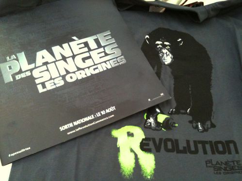 planete-des-singes-origines-goodies-tee-shirt-revolution-ta.jpg