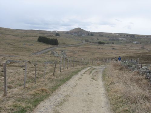 Montgros au loin