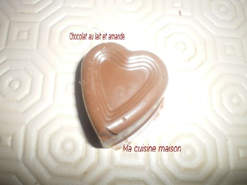 Chocolat-au-lait-et-amande--6-.JPG