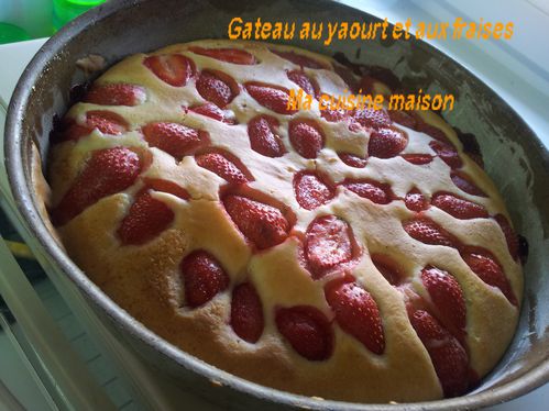 gateau-au-yaourt-et-au-fraises-fait-au-LAPE.jpg