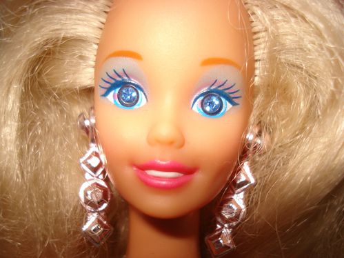 barbie-aux-yeux-brillants-.JPG