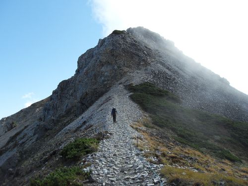 19-Approaching the summit of Shirouma dake