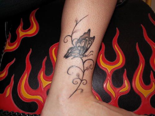 tatouage cheville papillon lettre  wwwPQeu  Funny Pics