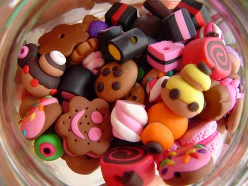 Gourmandises-Fimo-dans-pot.jpg