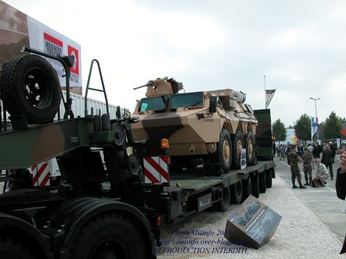 Renault-Kerax-8x8-porte-char--5-.jpg
