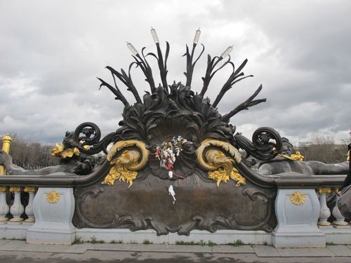 http://img.over-blog.com/500x375/0/41/70/57/Arch-ologie-du-quotidien/CADENAS/Pont-Alexandre-III-cadenas.jpg