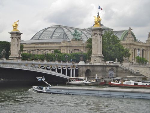 pont-Alexandre-III-statues-dorees-.jpg