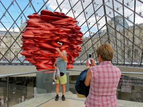 Cragg Versus Touristes Louvre
