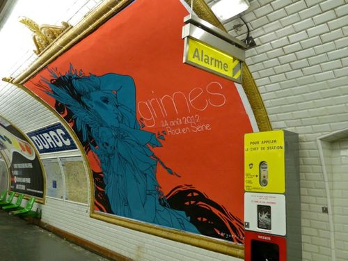 affiche métro Duroc rock en scène Grimes Marguerite Sauva
