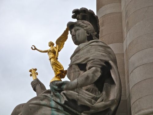 statue-victoire-Nike--Pont-Alexandre-III-.jpg