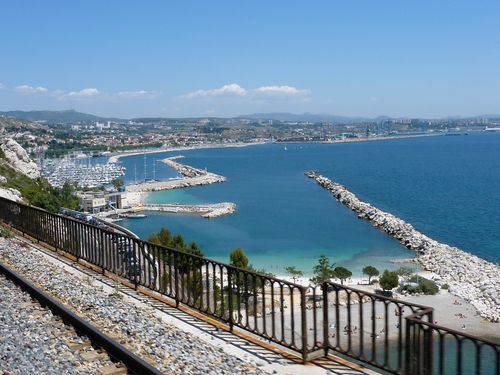 Train à l'approche de Marseille