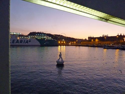 Le-bateau-des-Baleares-et-le-bonhomme-de-mer.jpg