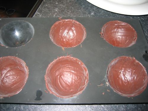 Domes-chocolat-surprise-de-fraises-et-glace-coco---04.jpg