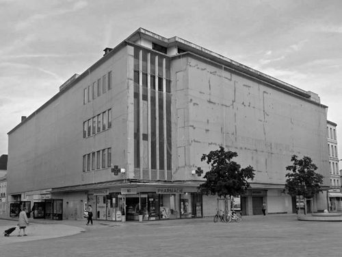 ShoppingCenter04.jpg