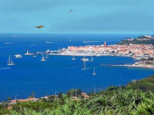 2932-ST-TROPEZ-Canadairs-sur-la-Baie.jpg