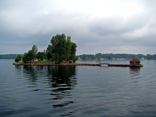 4777-Plus-petit-pont-international-GANANOQUE.jpg