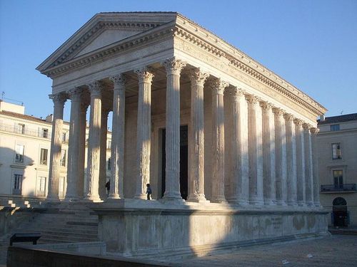 la maison carrée - monument blanc-2