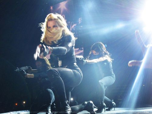 Revolver - Madonna - MDNA Tour
